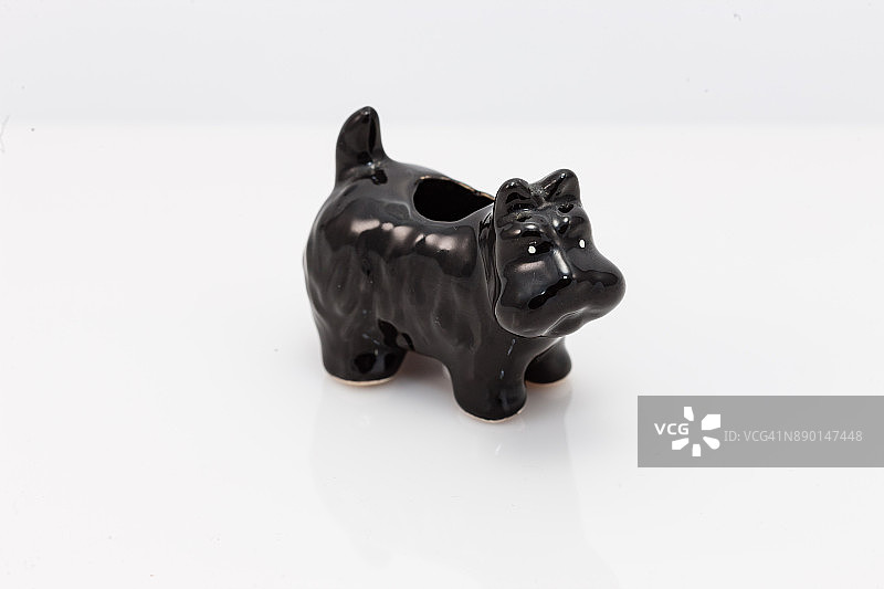 黑色苏格兰犬造型牙签筒图片素材