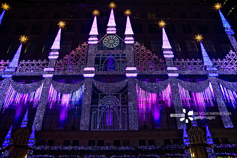 纽约曼哈顿第五大道布鲁明戴尔百货公司圣诞装饰图片素材