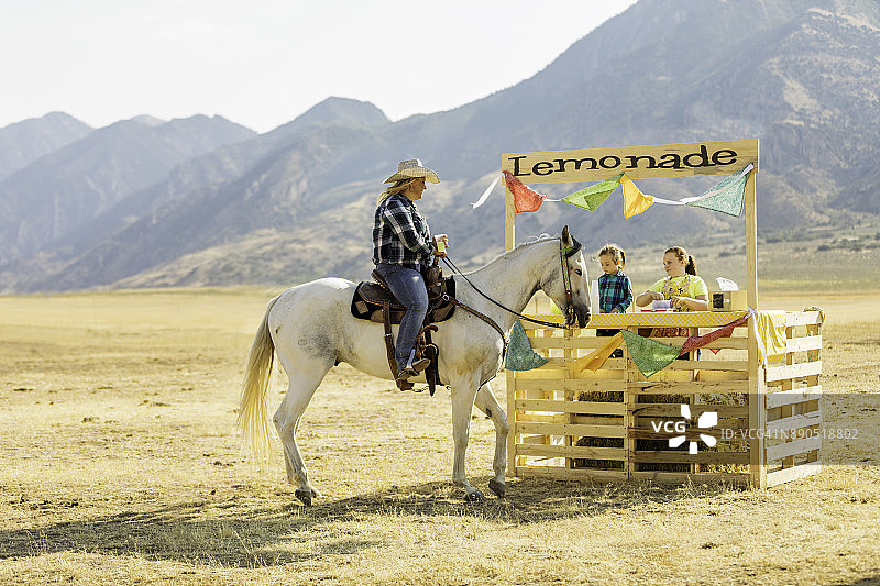 新鲜柠檬水促销图片素材