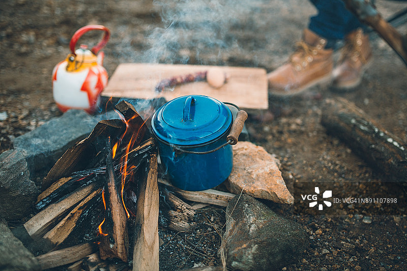 森林中的篝火图片素材