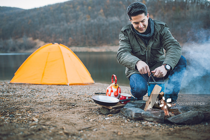 户外露营烹饪图片素材