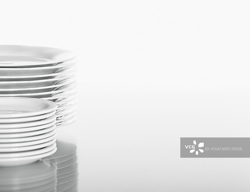 堆叠的盘子图片素材