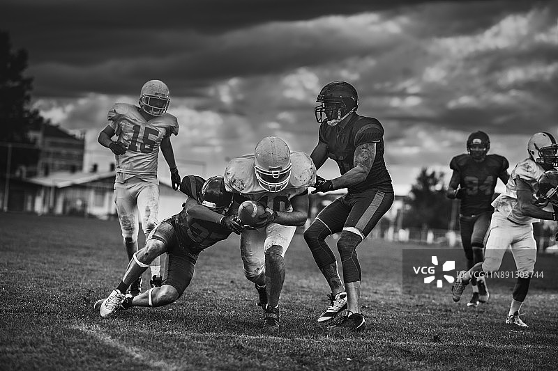 美式橄榄球比赛触地得分！黑白摄影图片素材