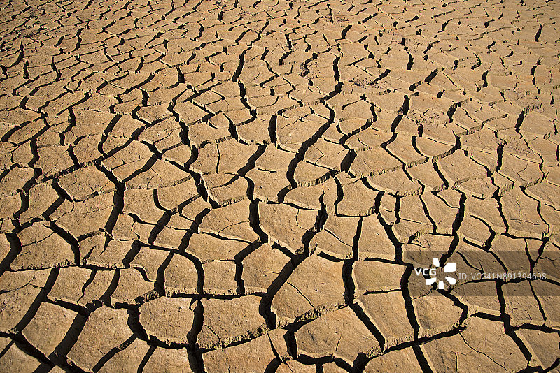 干旱龟裂的土地全画幅照片图片素材