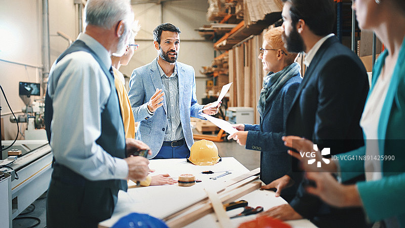 工业设计团队会议中图片素材