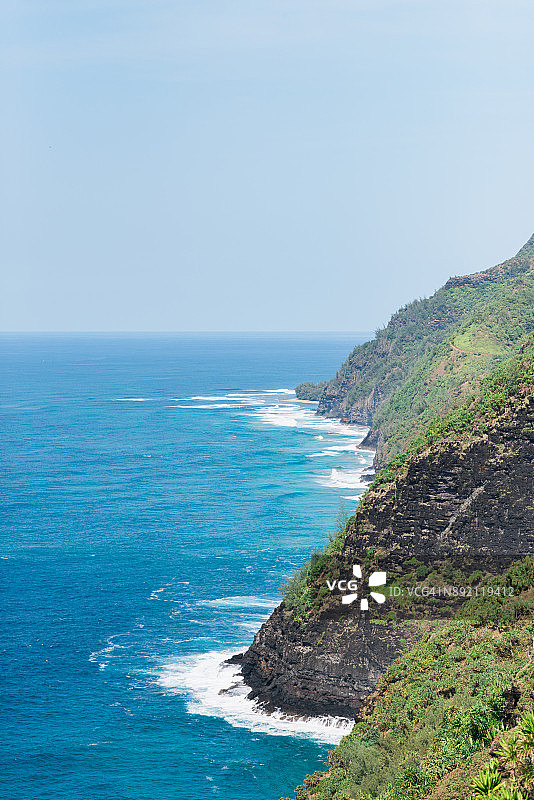 从卡拉劳海滩小径观赏纳帕利海岸风光图片素材