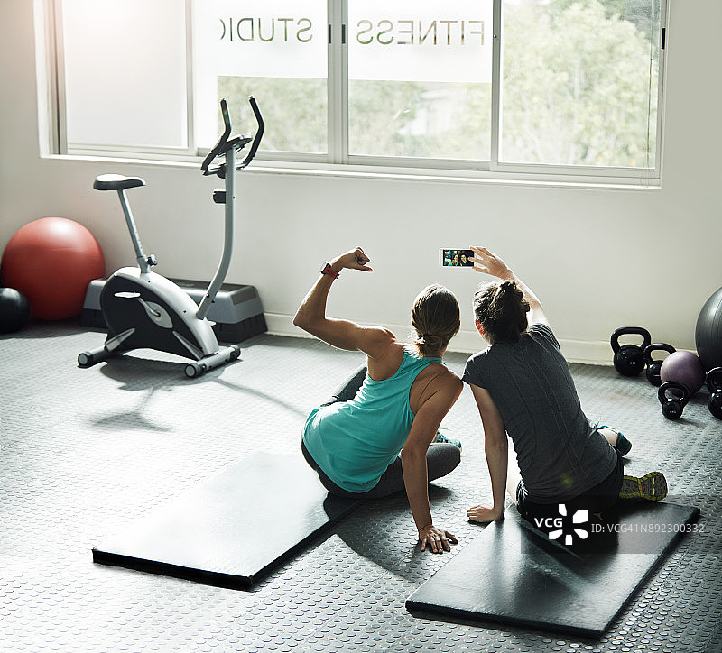 每次锻炼都自拍图片素材