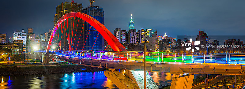 中国台湾台北彩虹桥夜景图片素材