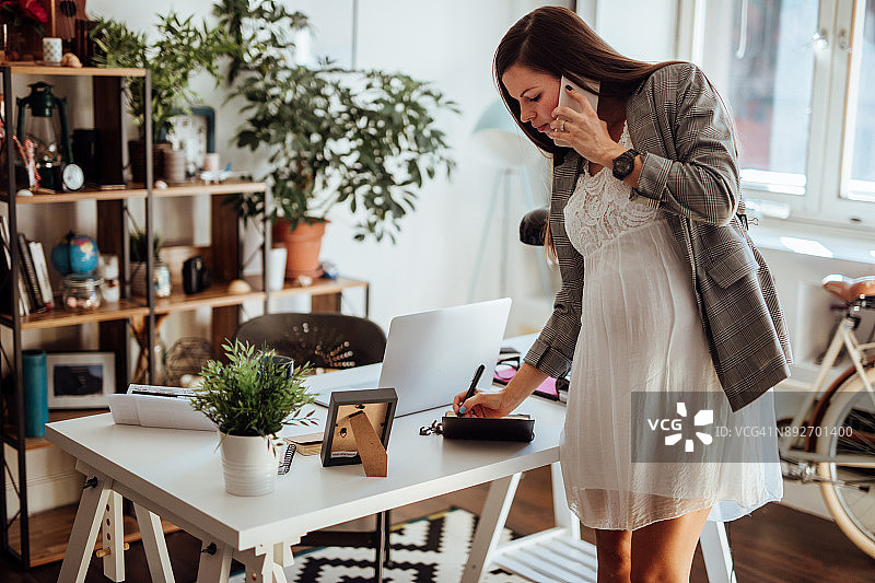 孕妇预约妇科医生图片素材