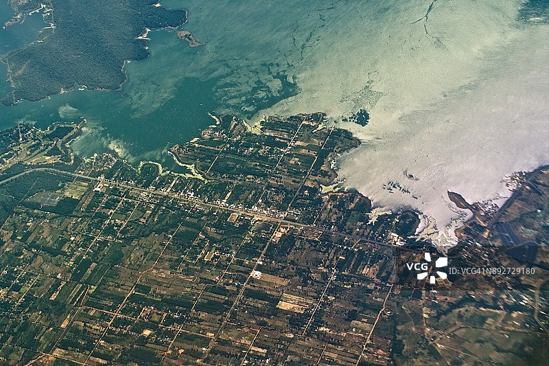 泰国乌汶叻差他尼府的诗琳通水坝白天航拍景观图片素材