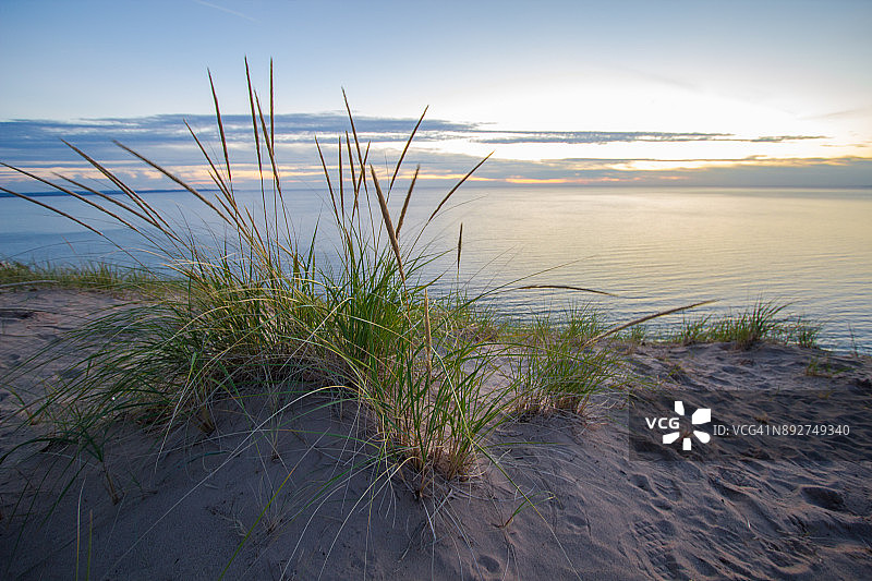 密歇根湖畔睡熊沙丘国家湖岸的沙丘和沙丘草图片素材