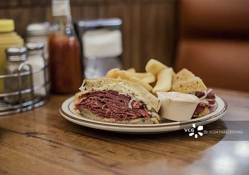 朋友们一起聚会图片素材