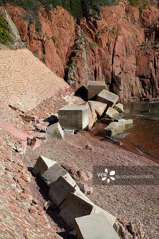 法国里维埃拉的混凝土防波堤图片素材