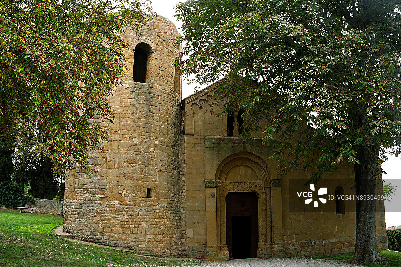 科西尼亚诺教堂，意大利皮恩扎附近的古老教堂图片素材