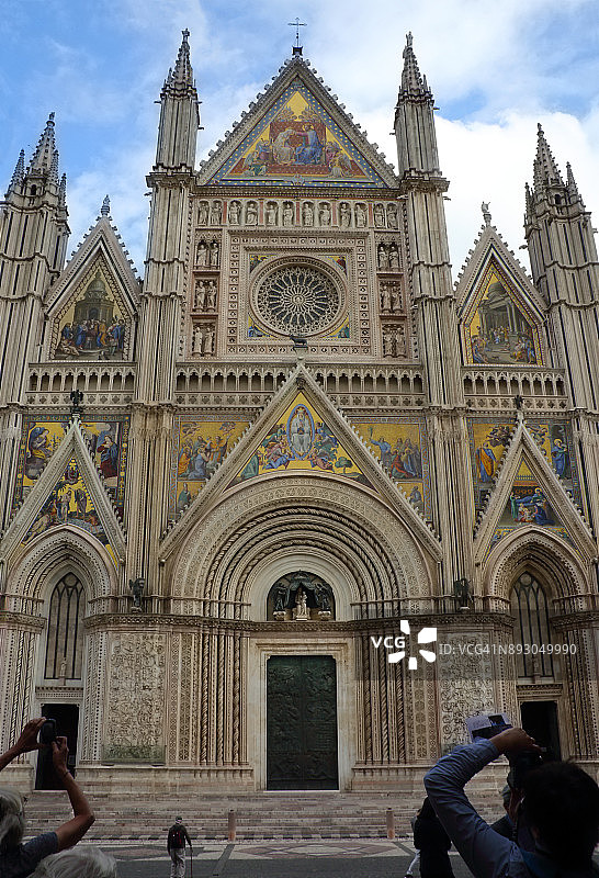 奥尔维耶托主教座堂外景及游客图片素材