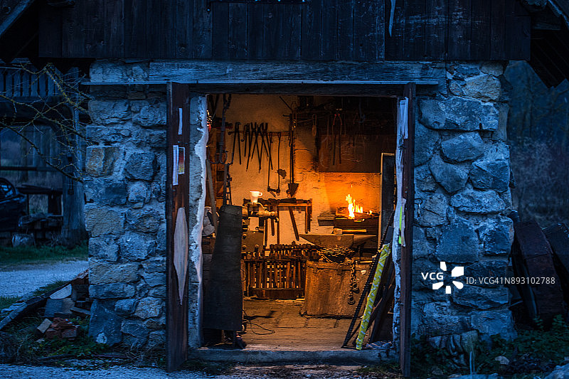 铁匠作坊外部场景图片素材