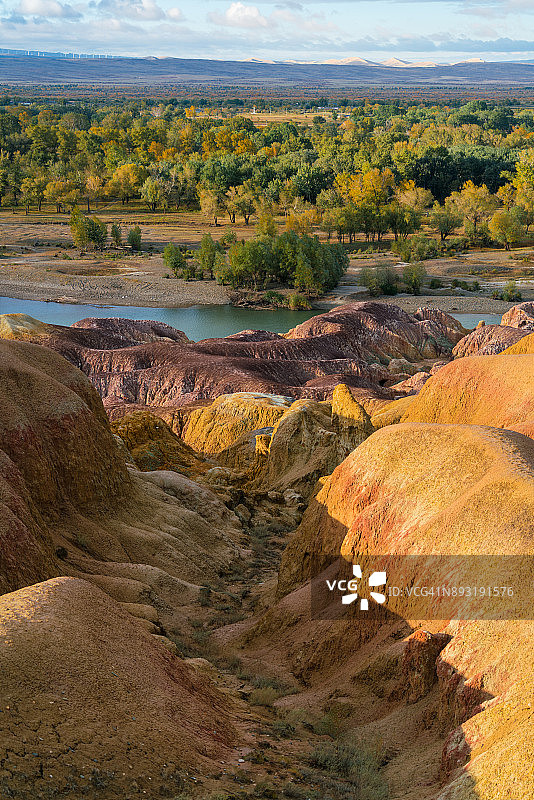 中国新疆维吾尔自治区五彩滩图片素材