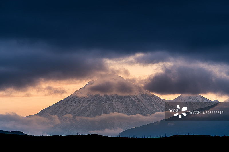 俄罗斯堪察加半岛克柳切夫火山图片素材