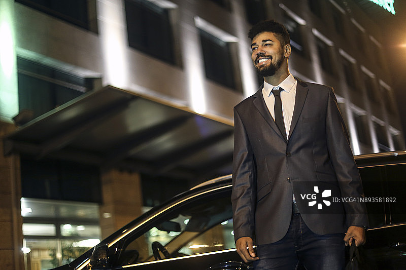 商人抵达酒店图片素材