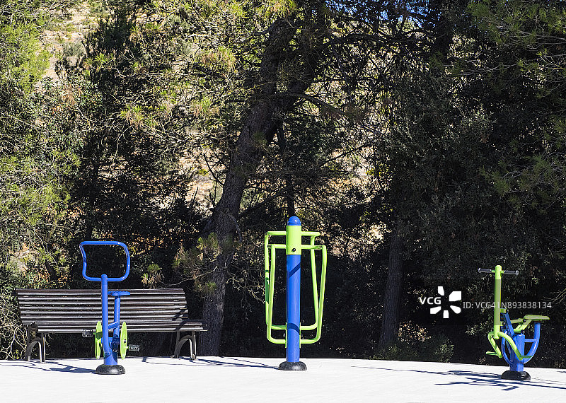 公园户外健身器材图片素材