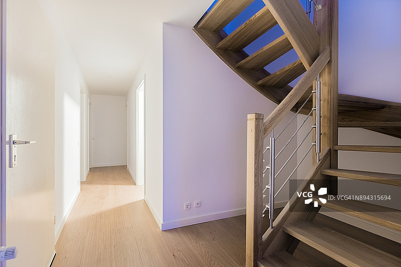 空房间，带楼梯HDR图片素材
