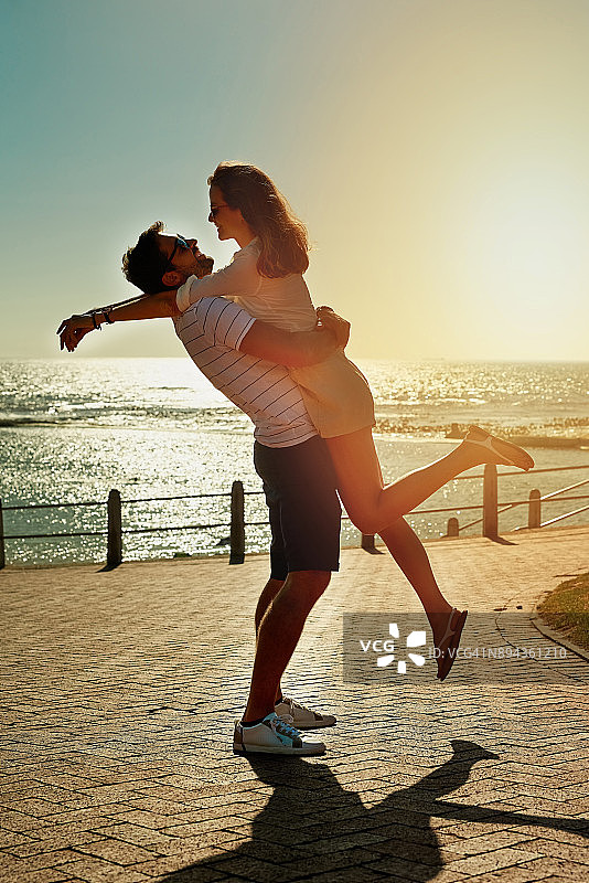 爱：一种感觉，一种动词图片素材