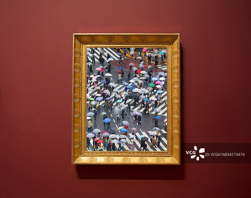 雨中行人照片相框图片素材