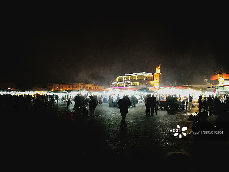 夜幕下的马拉喀什图片素材