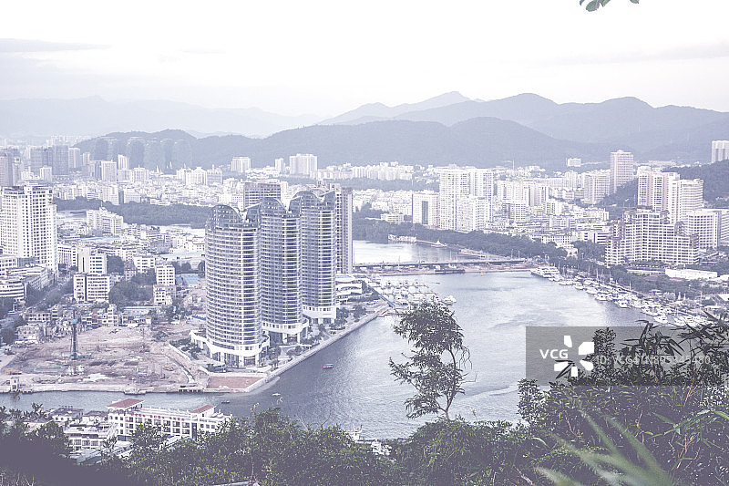 三亚市全景，凤凰岛城市景观图片素材