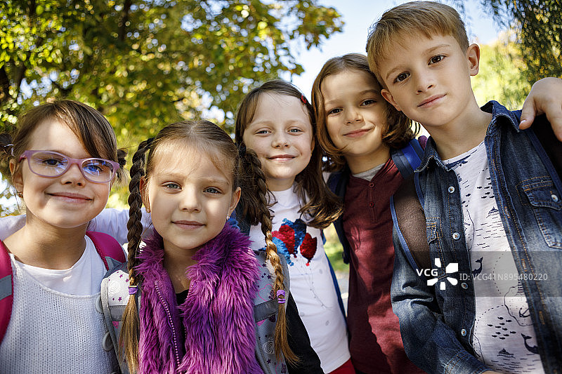 快乐的学生们图片素材