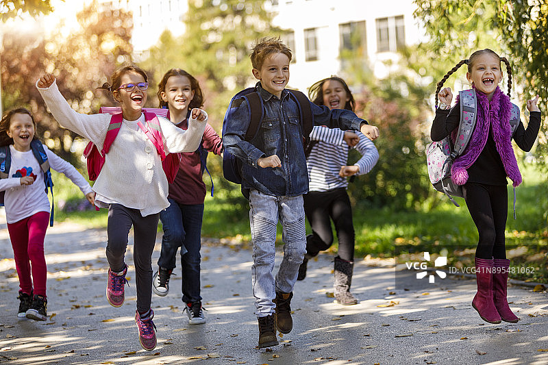 快乐的学生图片素材