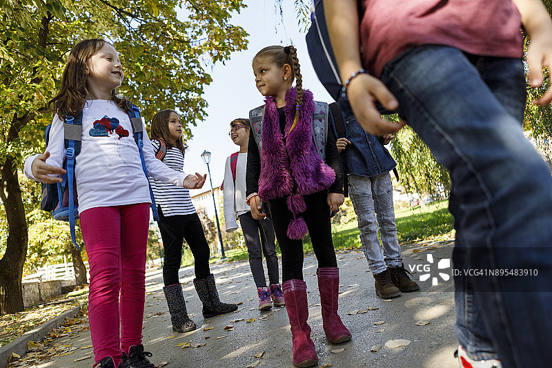 校园里的学生们图片素材