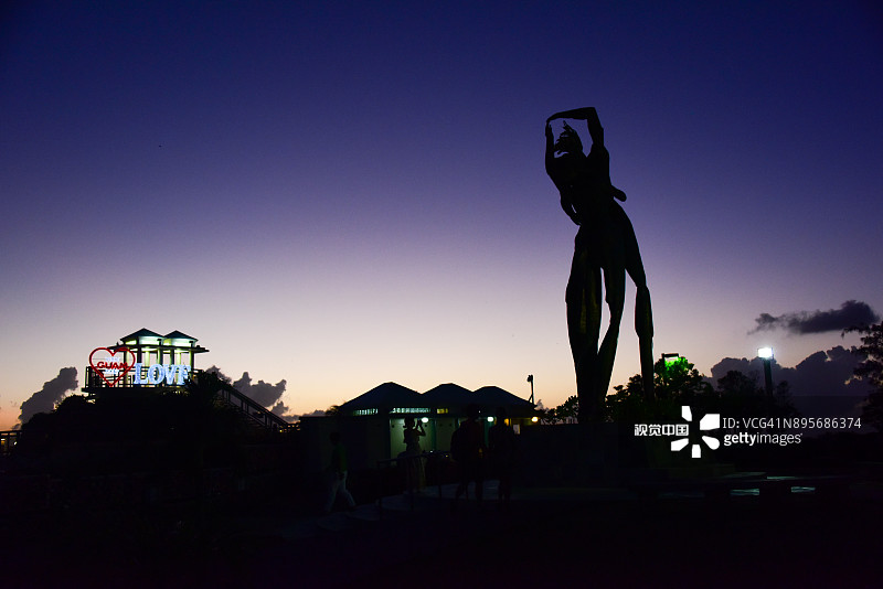 关岛恋人岬双人雕像图片素材