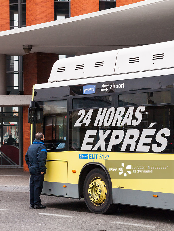 西班牙马德里阿托查火车站机场巴士图片素材