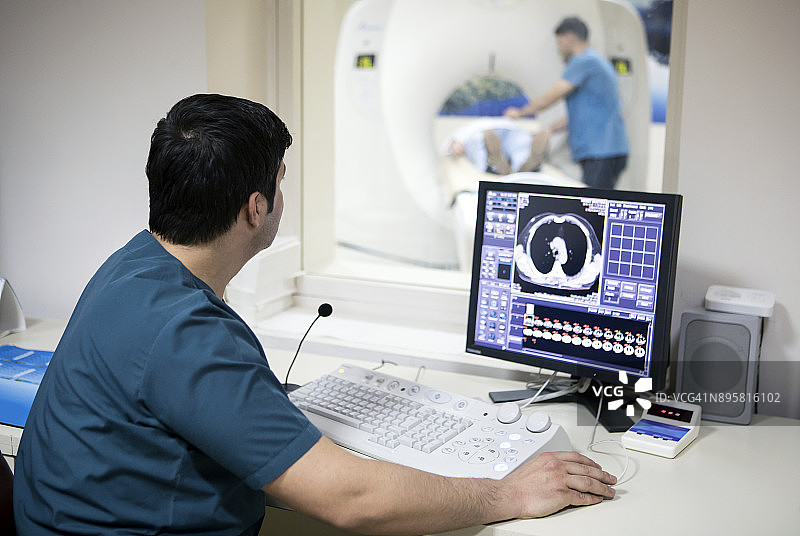 放射科医生工作场景图片素材
