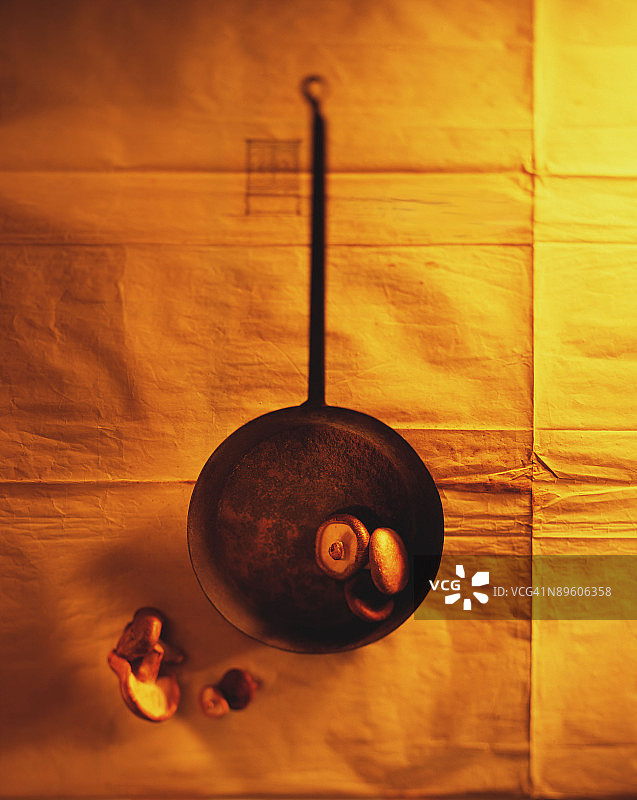 古董厨房用具平底锅图片素材