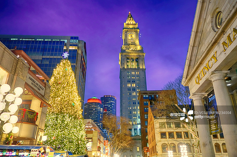 昆西市场和海关大楼的节日灯饰图片素材