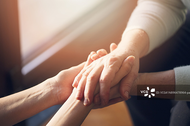 老年与青年图片素材