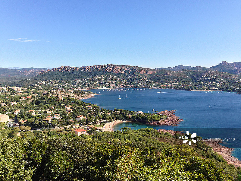法国圣拉斐尔附近的地中海海岸线景色图片素材