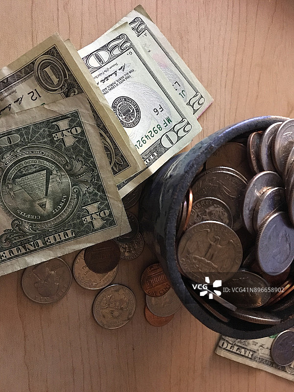 溢出的硬币图片素材