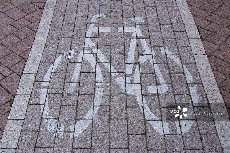 砖块上的自行车道标志图片素材