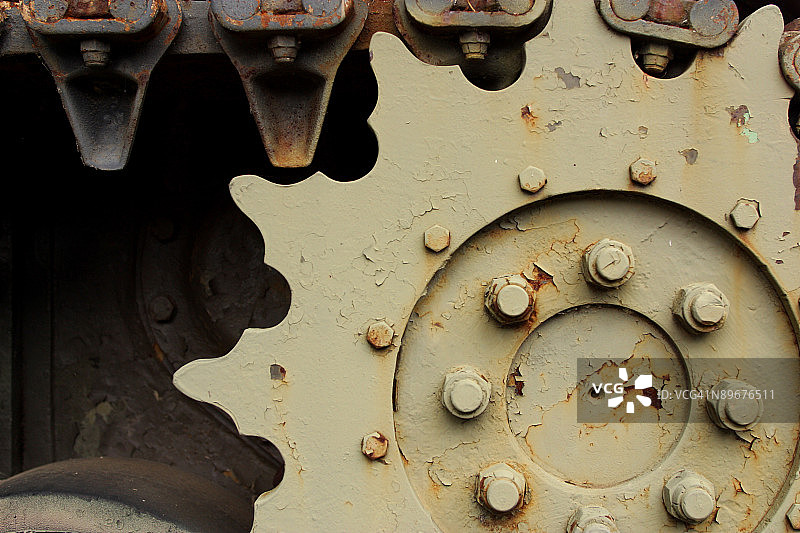 坦克上的齿轮图片素材