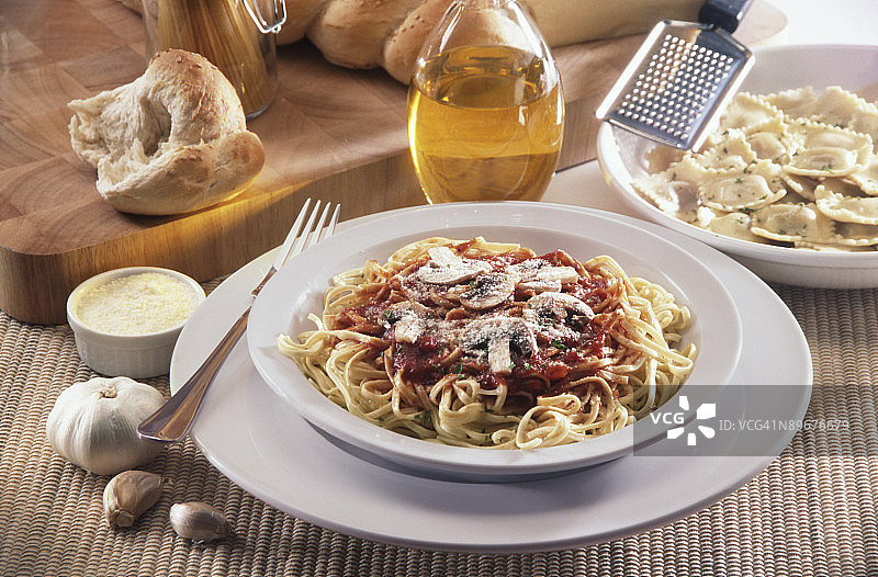 意大利面晚餐图片素材