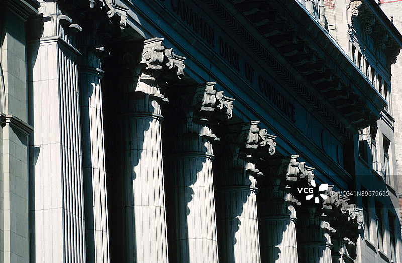 带柱廊的公共建筑外观图片素材