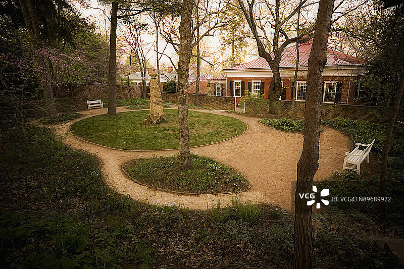美国弗吉尼亚大学庭院，夏洛茨维尔图片素材
