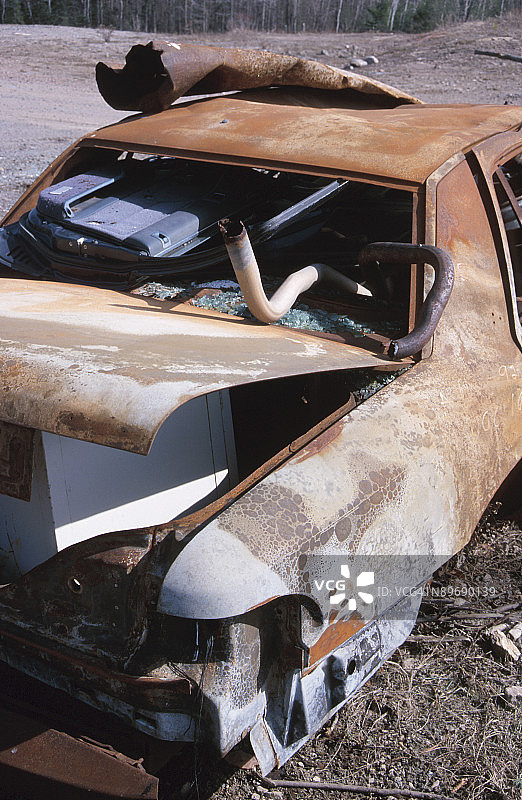 老旧的锈迹斑斑的汽车图片素材