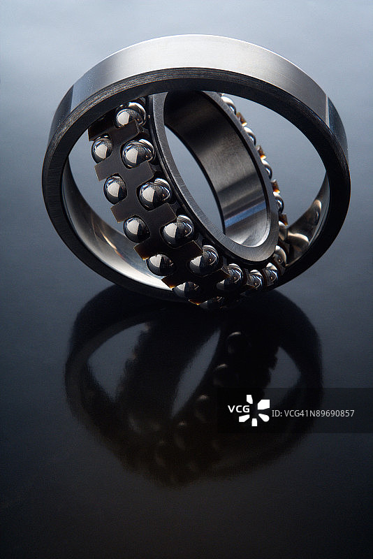 带滚珠轴承的戒指图片素材