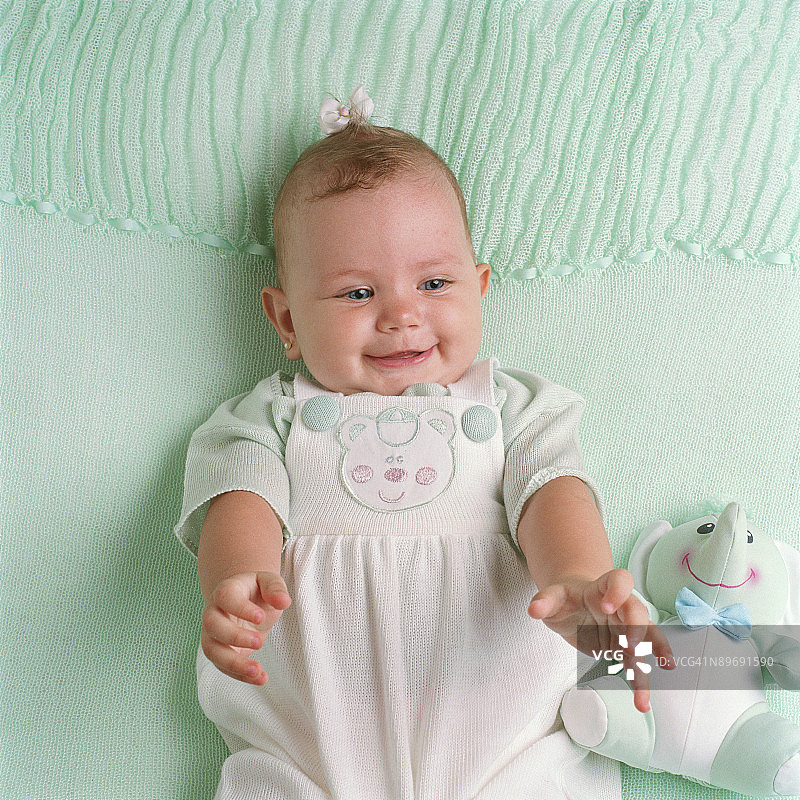 婴儿伸手图片素材