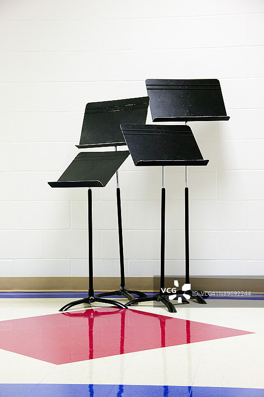 四个乐谱架图片素材