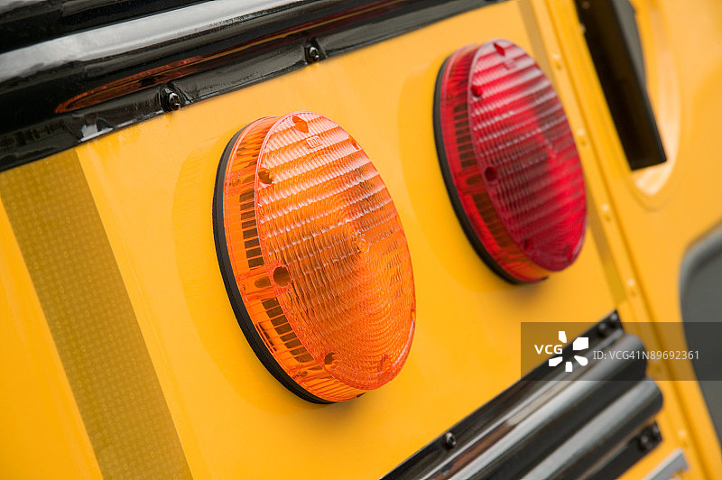 校车上的信号灯图片素材